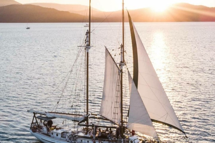 a small boat in a body of water